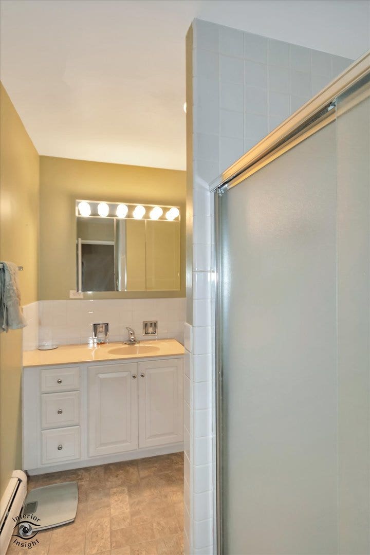 3915 Saratoga Avenue, #H117, Downers Grove, IL 60515 3915 Saratoga Avenue, #H117, Downers Grove, IL 60515