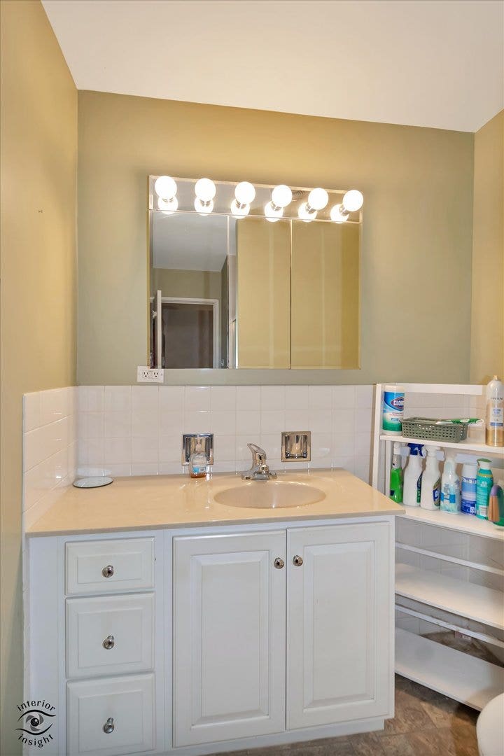 3915 Saratoga Avenue, #H117, Downers Grove, IL 60515 3915 Saratoga Avenue, #H117, Downers Grove, IL 60515