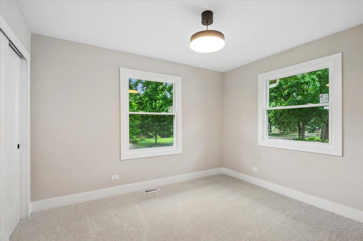 5624 Dunham Road, Downers Grove, IL 60516 5624 Dunham Road, Downers Grove, IL 60516
