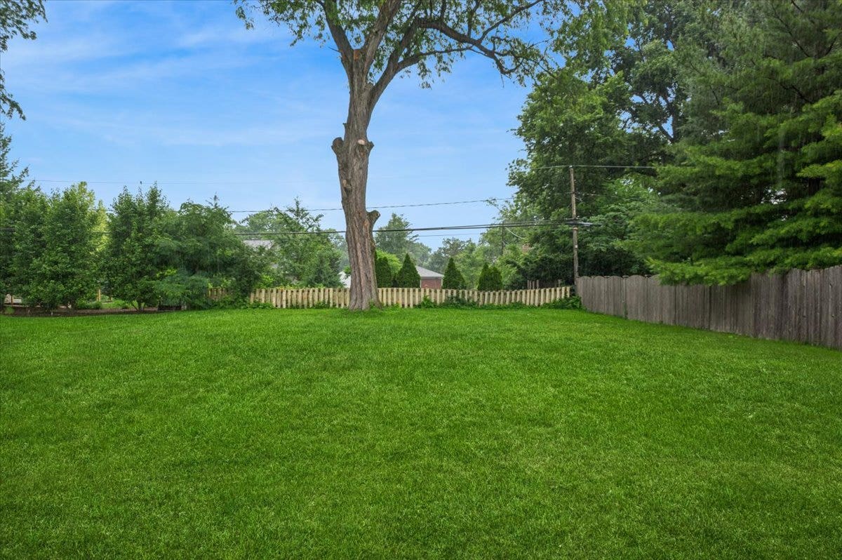 5624 Dunham Road, Downers Grove, IL 60516 5624 Dunham Road, Downers Grove, IL 60516