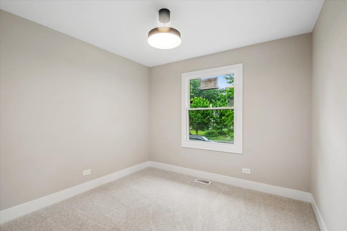 5624 Dunham Road, Downers Grove, IL 60516 5624 Dunham Road, Downers Grove, IL 60516