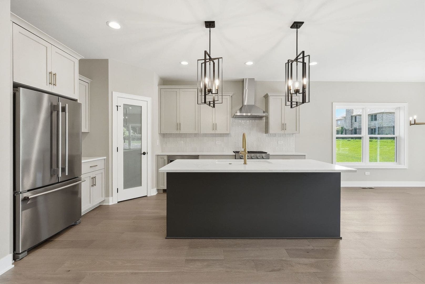 16580 Kayla Drive, Lemont, IL 60439 16580 Kayla Drive, Lemont, IL 60439