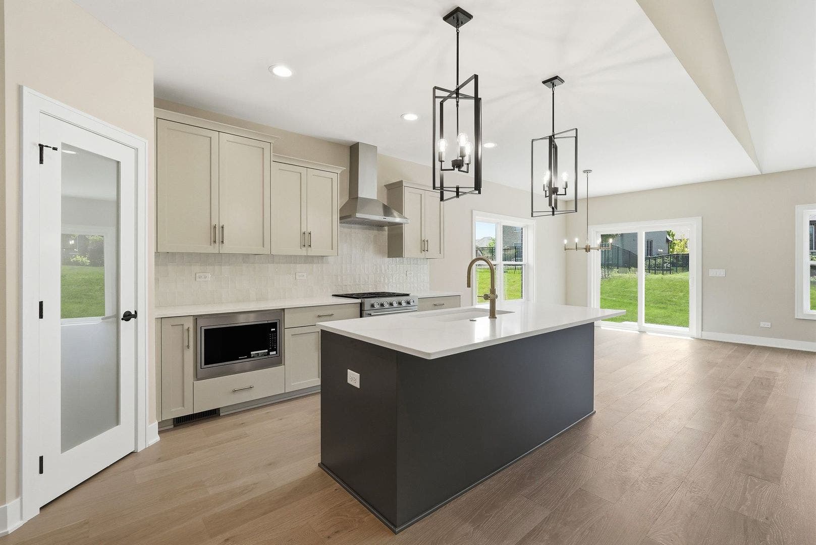 16580 Kayla Drive, Lemont, IL 60439 16580 Kayla Drive, Lemont, IL 60439