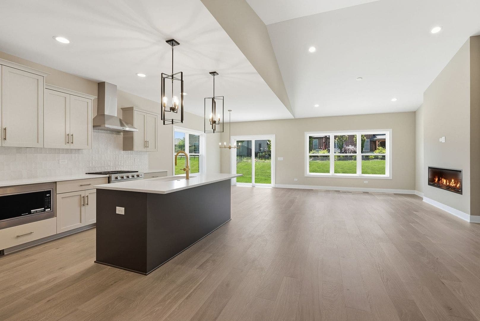 16580 Kayla Drive, Lemont, IL 60439 16580 Kayla Drive, Lemont, IL 60439