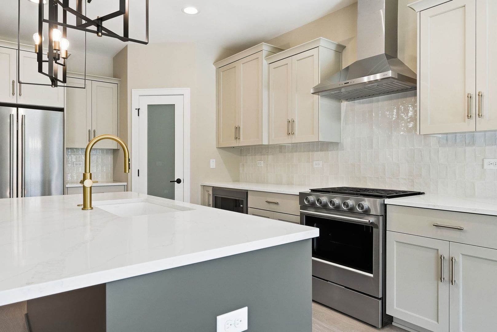 16580 Kayla Drive, Lemont, IL 60439 16580 Kayla Drive, Lemont, IL 60439