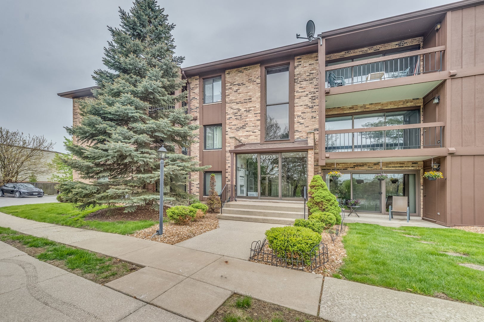 7505 175th Street, #122, Tinley Park, IL 60477