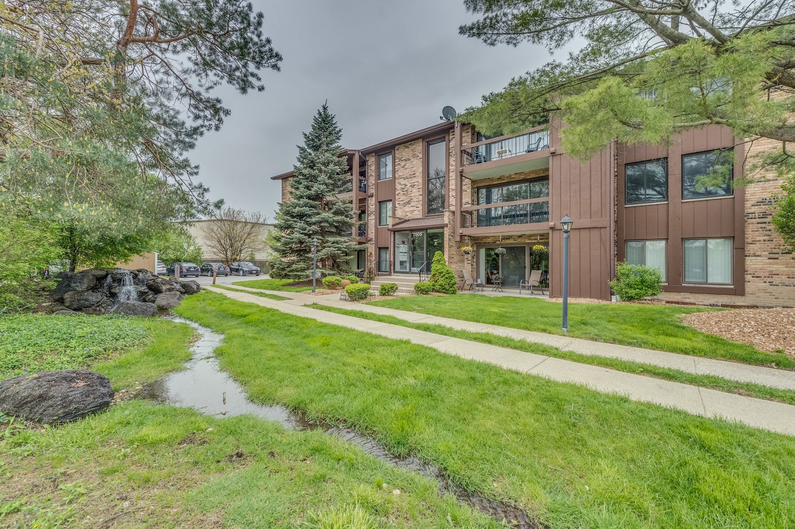 7505 175th Street, #122, Tinley Park, IL 60477