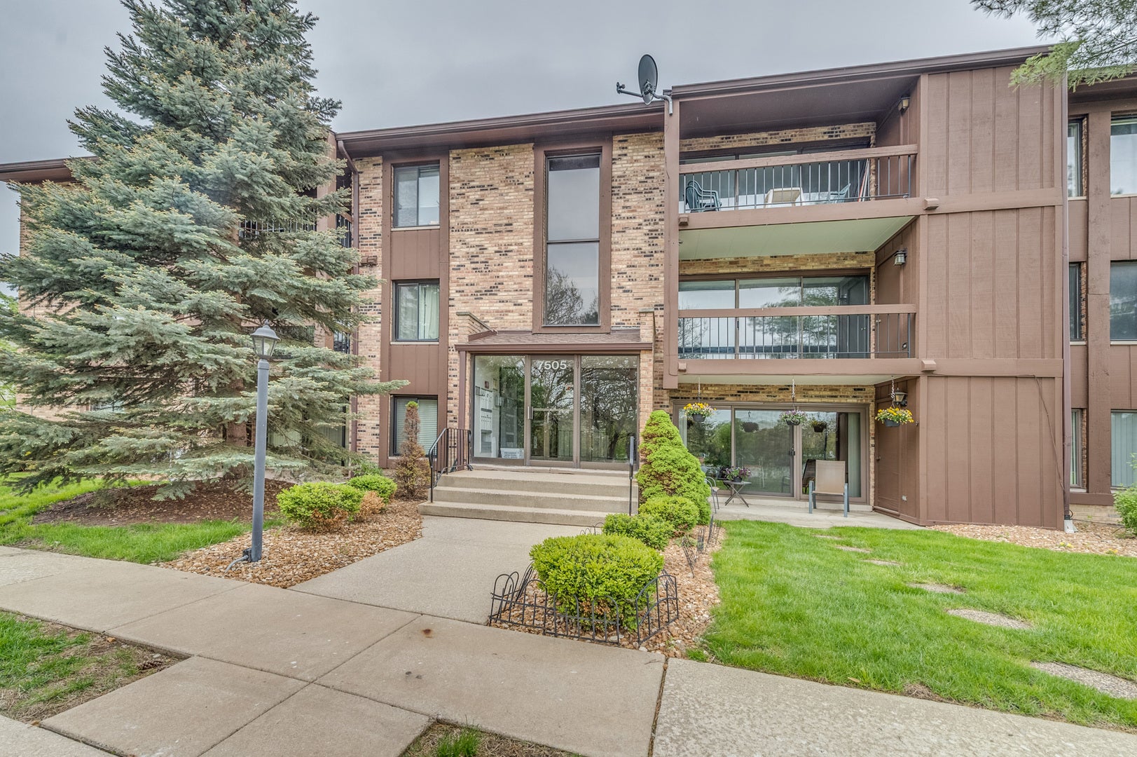 7505 175th Street, #122, Tinley Park, IL 60477
