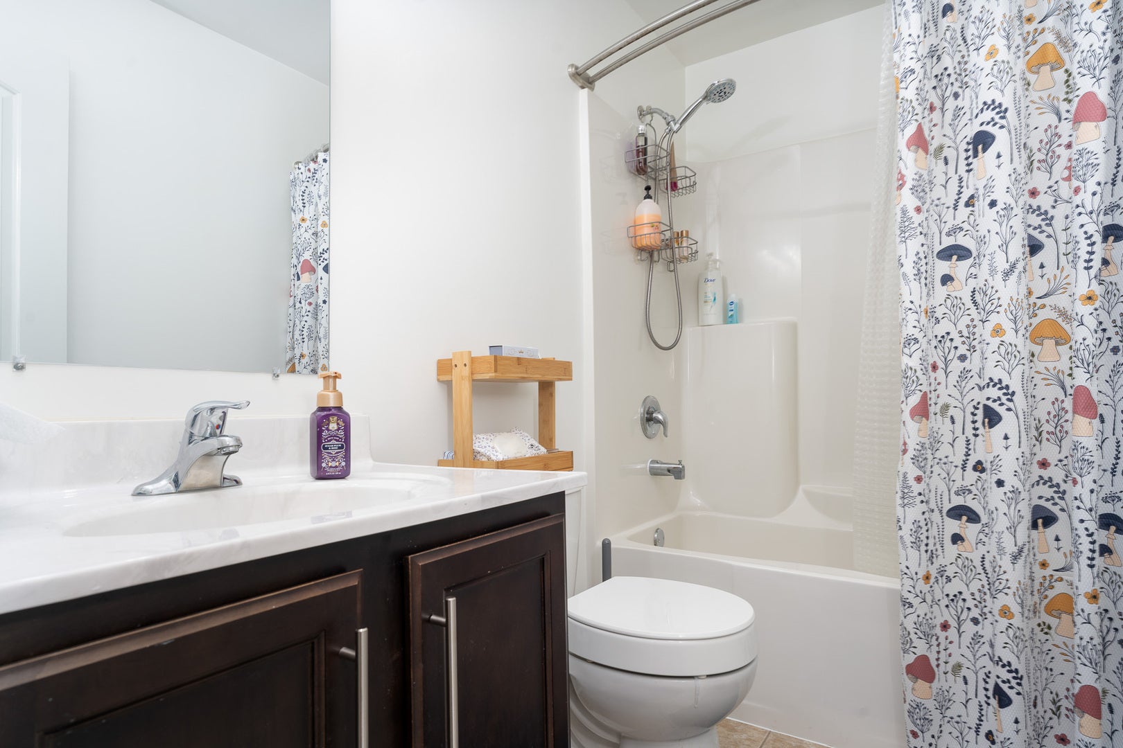 7108 Carbuck Court, Joliet, IL 60431 Second full bath, 2nd floor