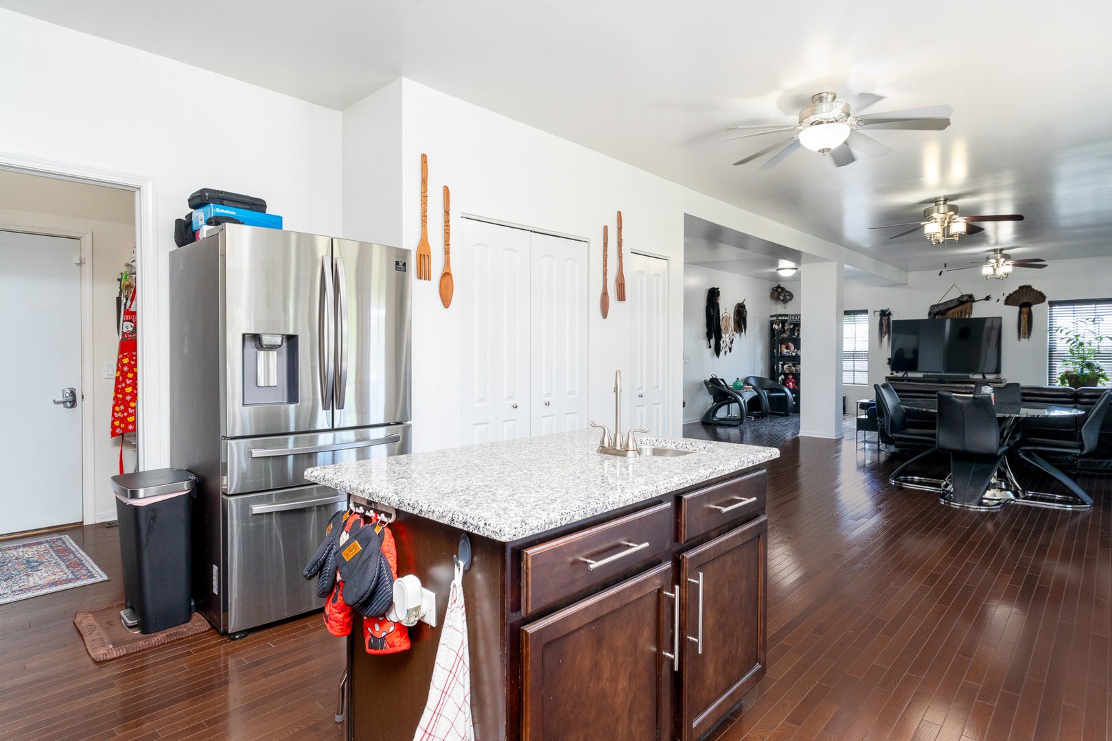 7108 Carbuck Court, Joliet, IL 60431 2 pantries