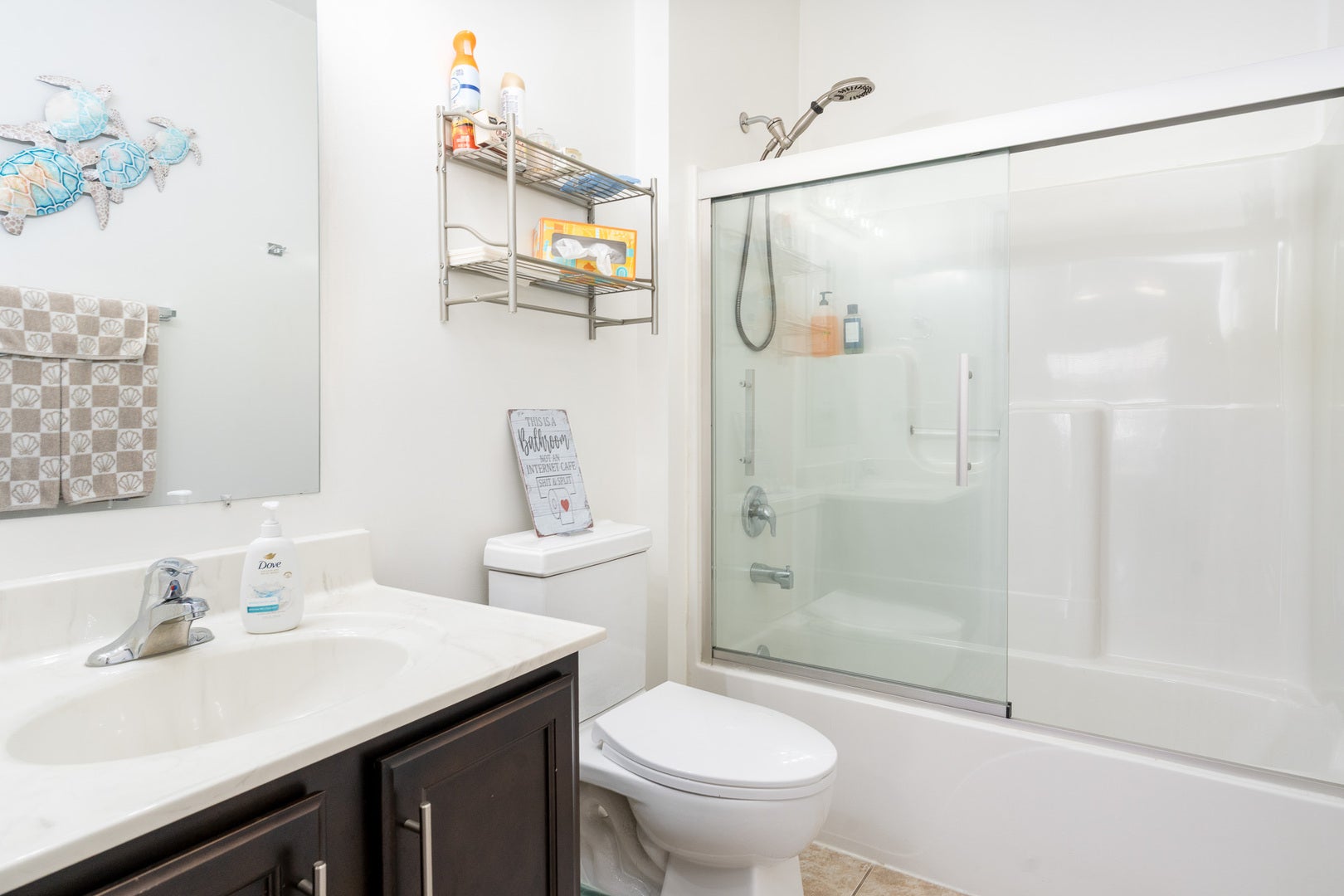 7108 Carbuck Court, Joliet, IL 60431 Main floor full bathroom