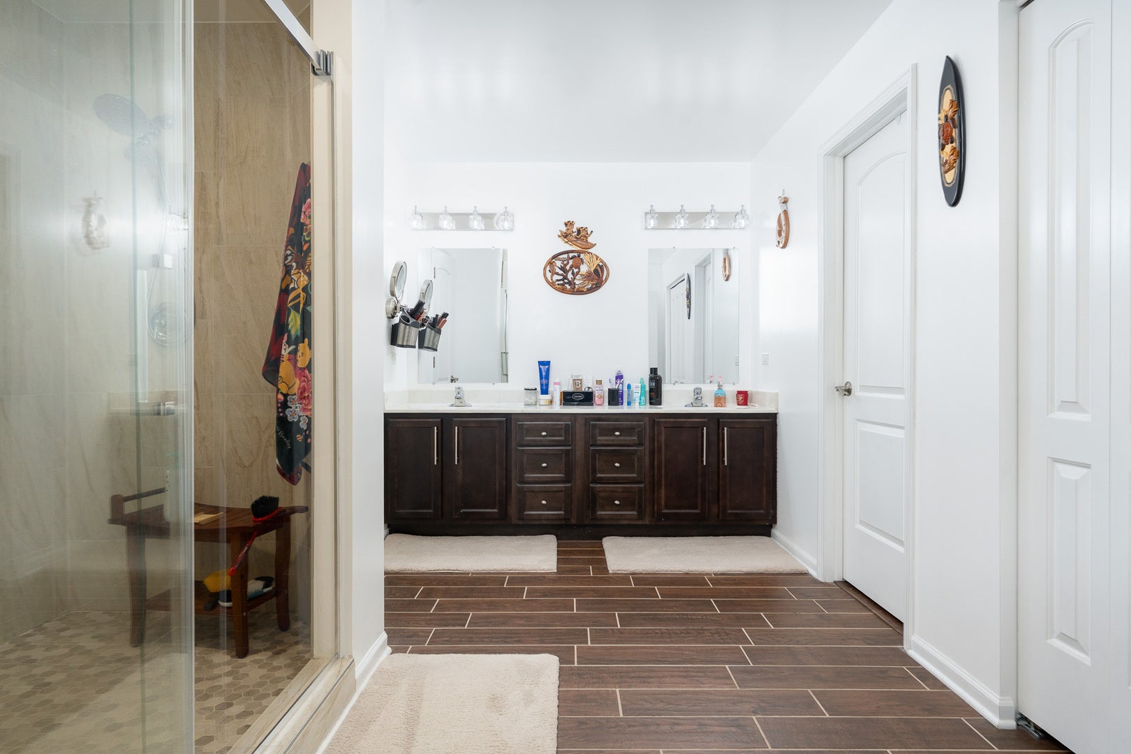 7108 Carbuck Court, Joliet, IL 60431 Dual vanity, walk in closet and shower