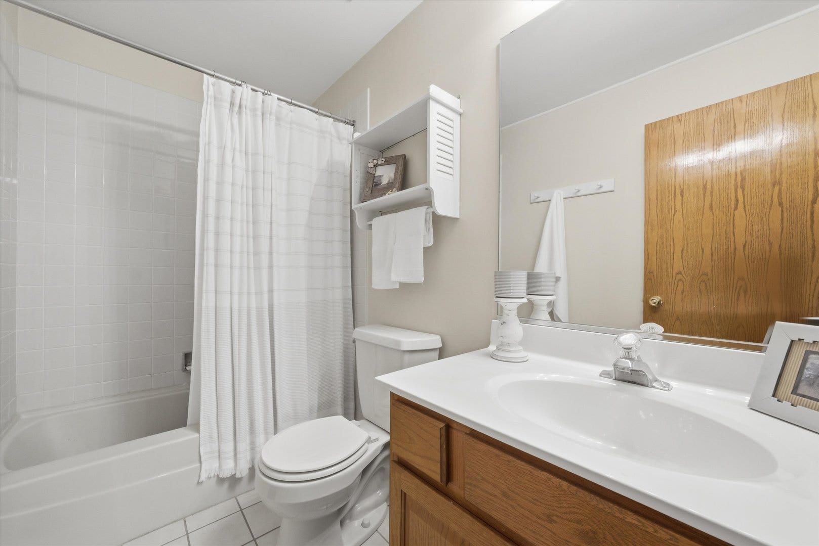 7770 Bristol Park Drive, Tinley Park, IL 60477 Hall Bathroom