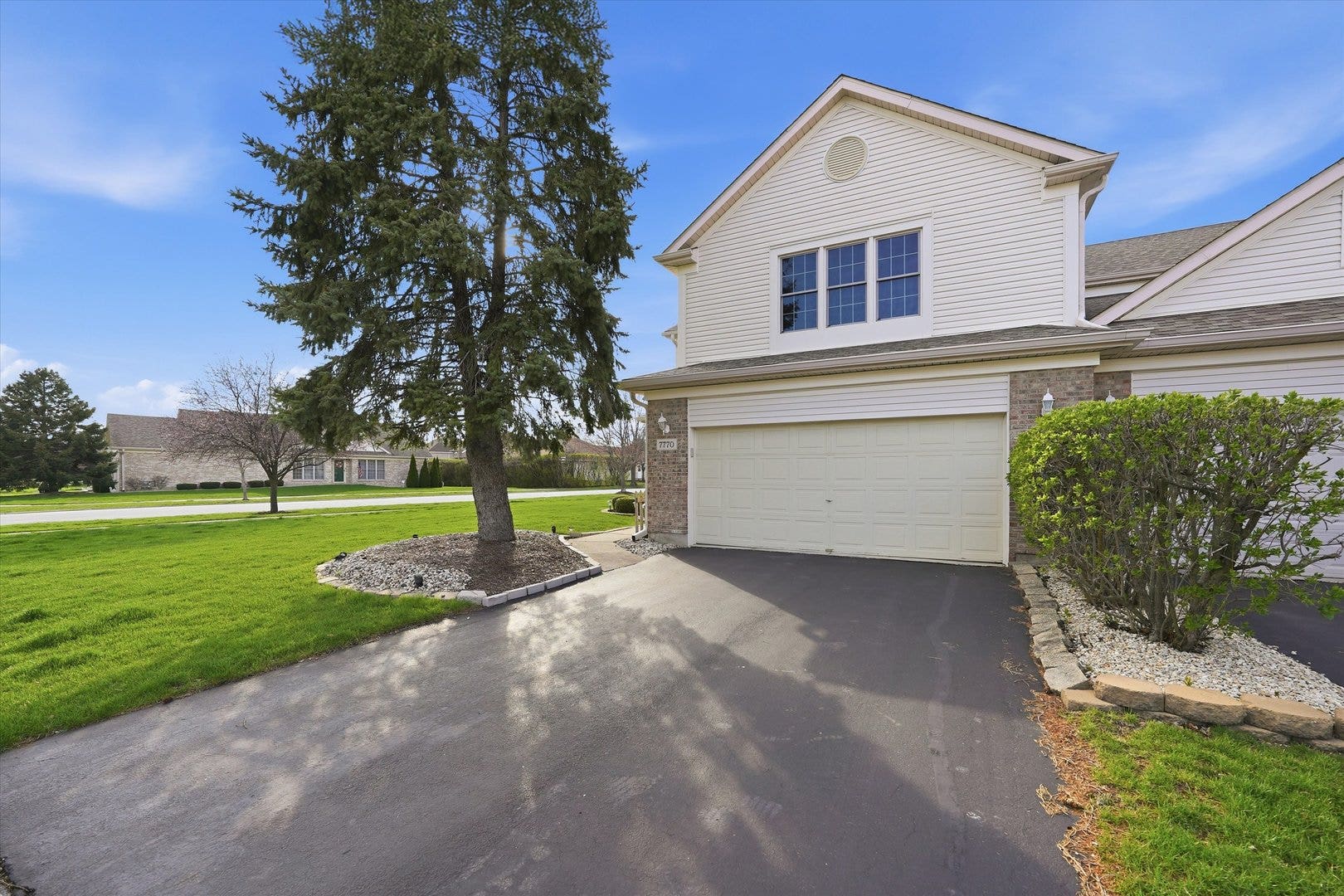 7770 Bristol Park Drive, Tinley Park, IL 60477 Welcome to 7770 Bristol Park Dr