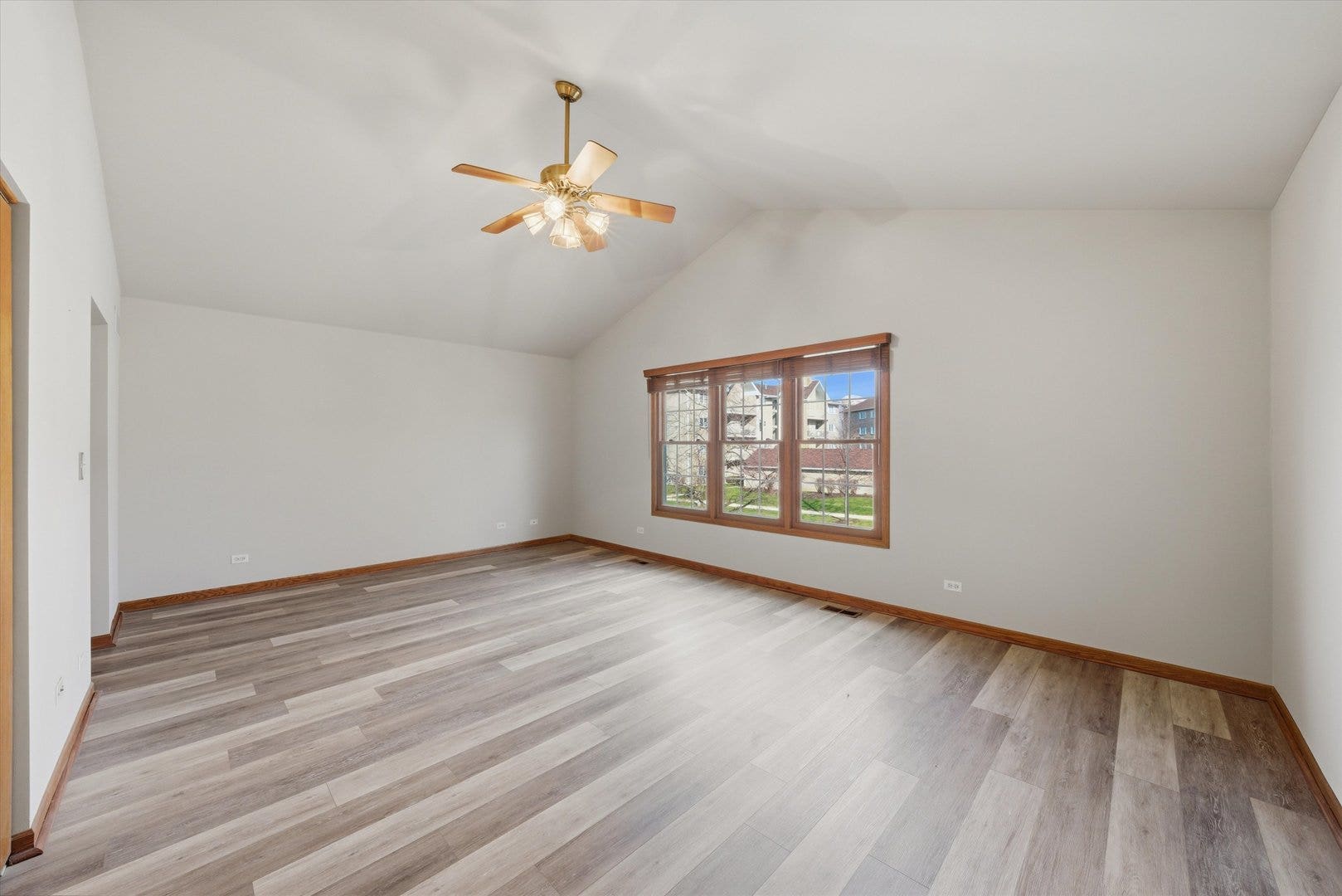 7770 Bristol Park Drive, Tinley Park, IL 60477 Vaulted Ceiling