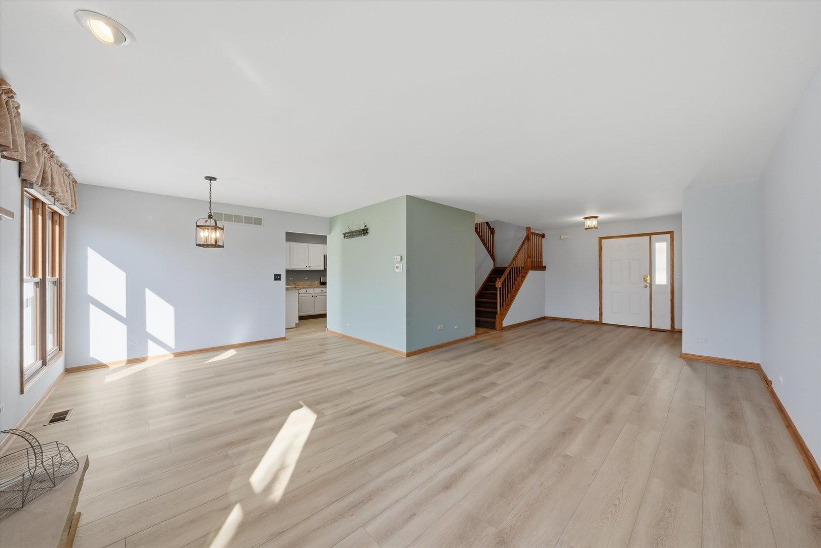 7770 Bristol Park Drive, Tinley Park, IL 60477 Expansive Living Room
