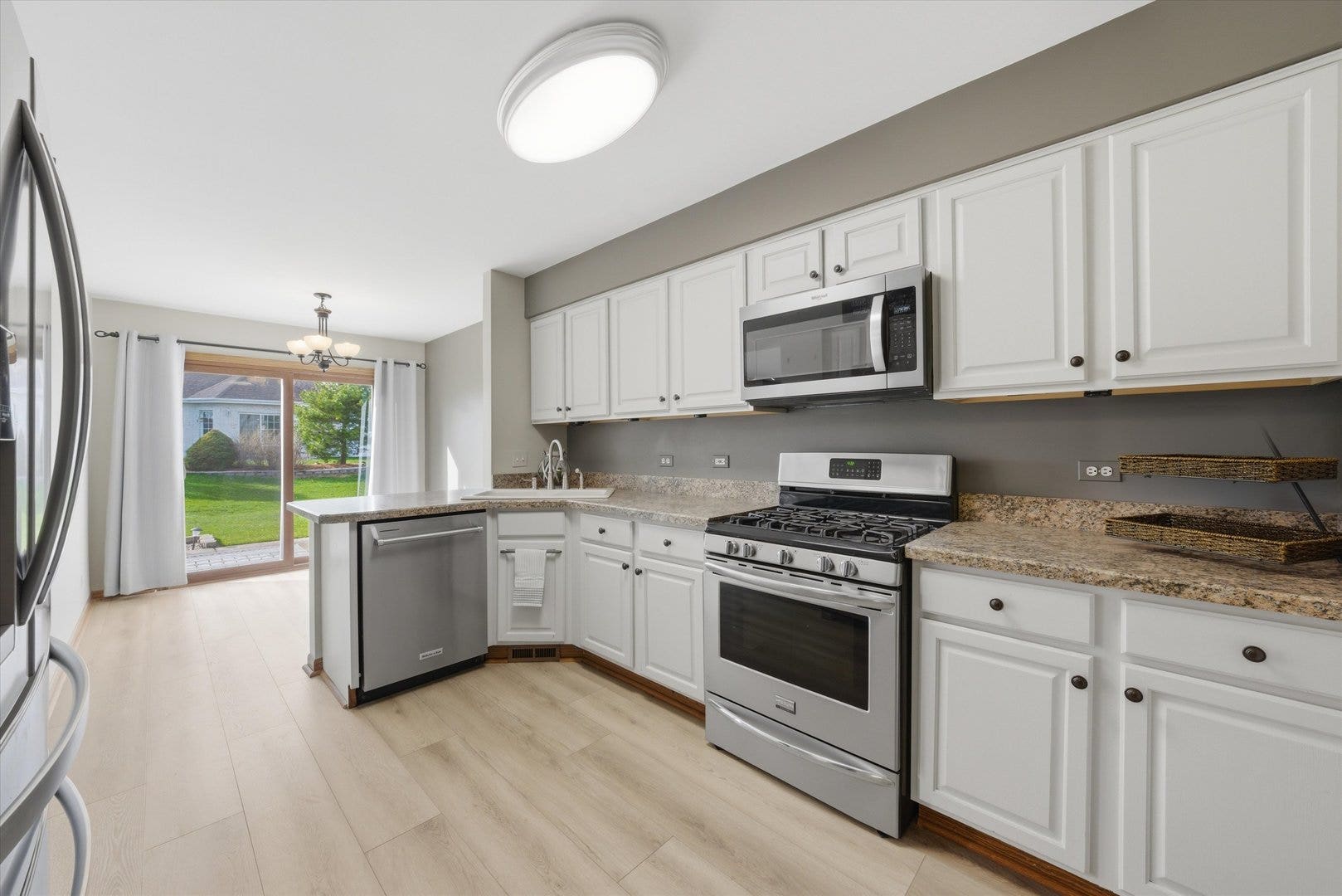 7770 Bristol Park Drive, Tinley Park, IL 60477 Kitchen, with stainless appliances