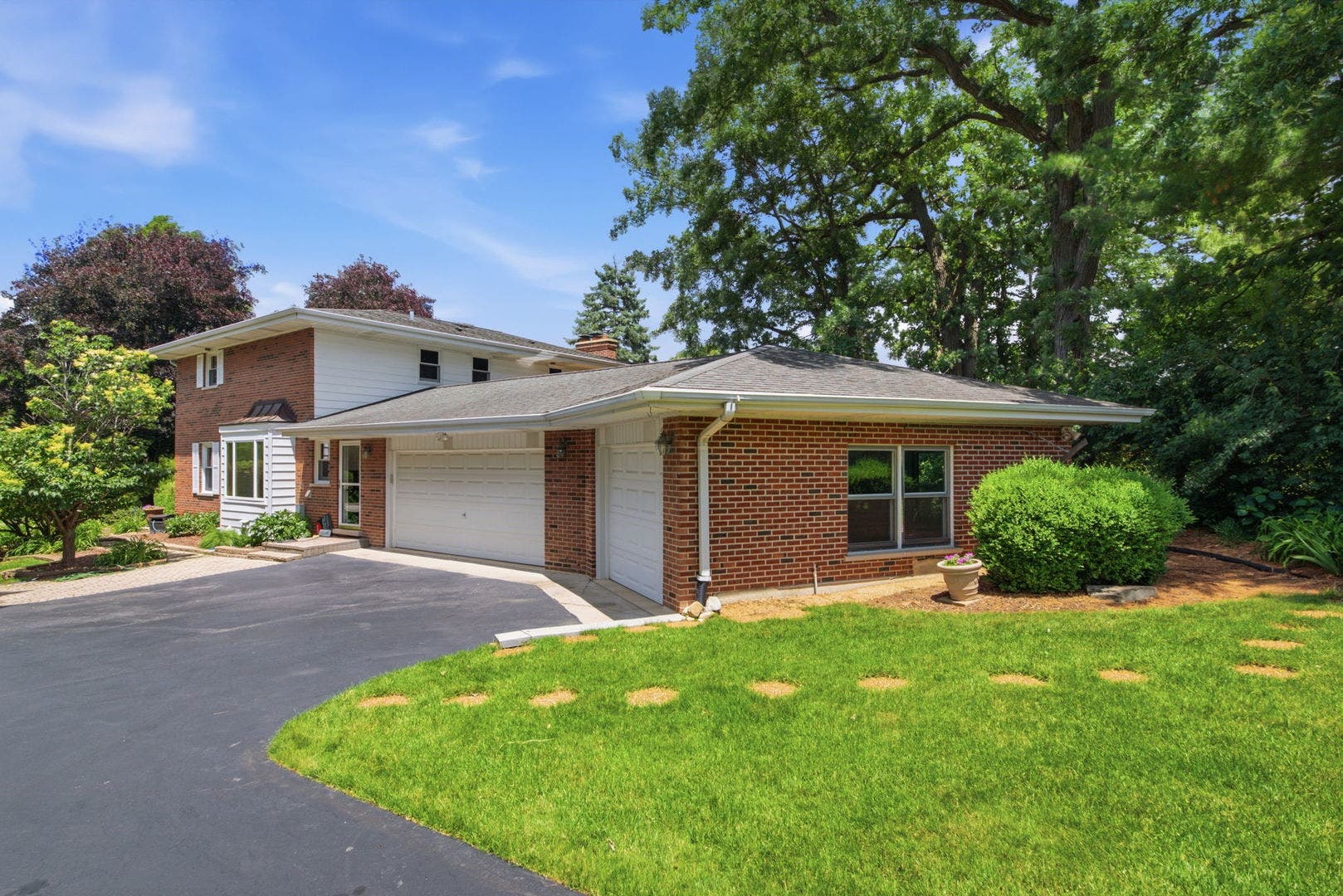 1065 Barneswood Drive, Downers Grove, IL 60515