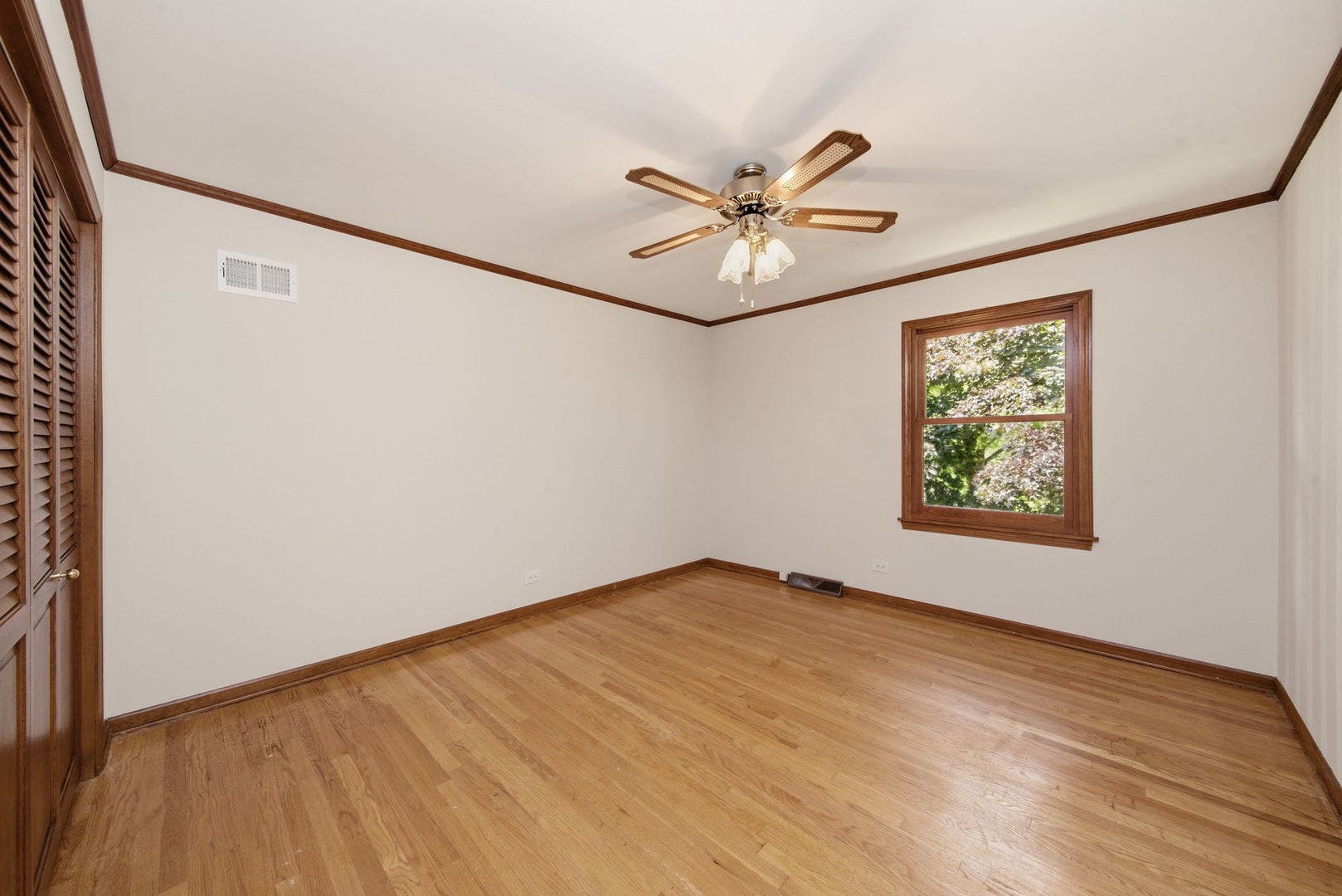 1065 Barneswood Drive, Downers Grove, IL 60515