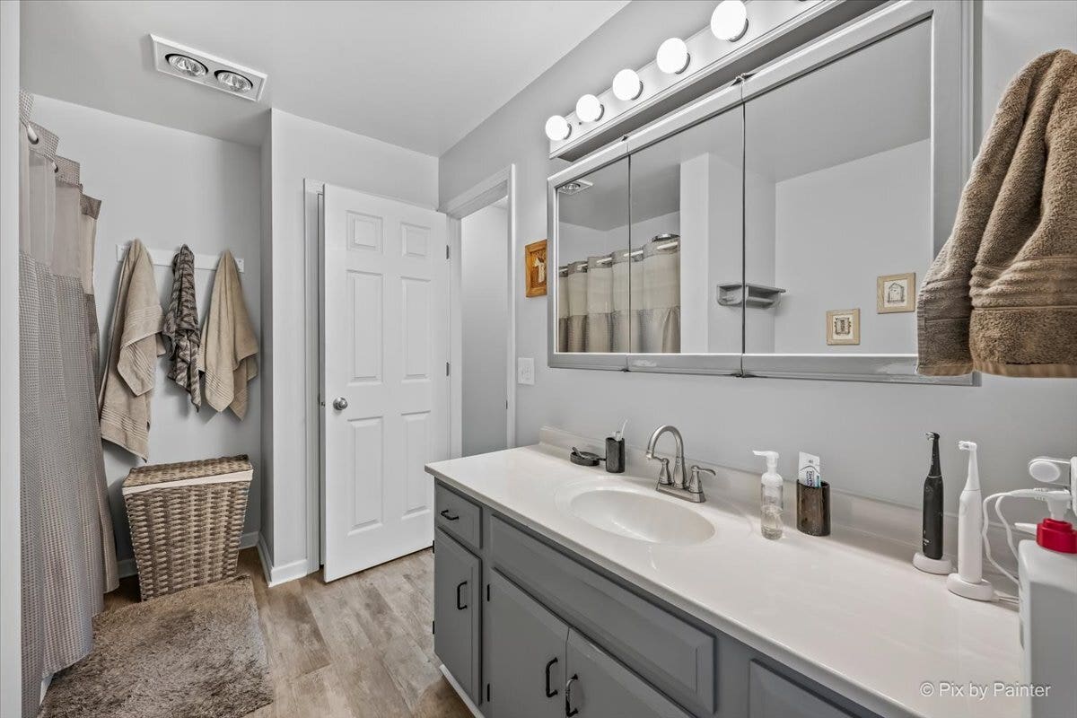 37W150 Olwin Drive, Elgin, IL 60124 37W150 Olwin Drive, Elgin, IL 60124