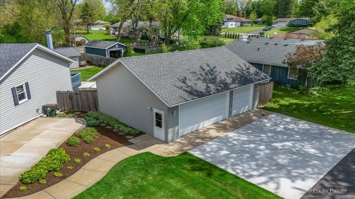 37W150 Olwin Drive, Elgin, IL 60124 37W150 Olwin Drive, Elgin, IL 60124