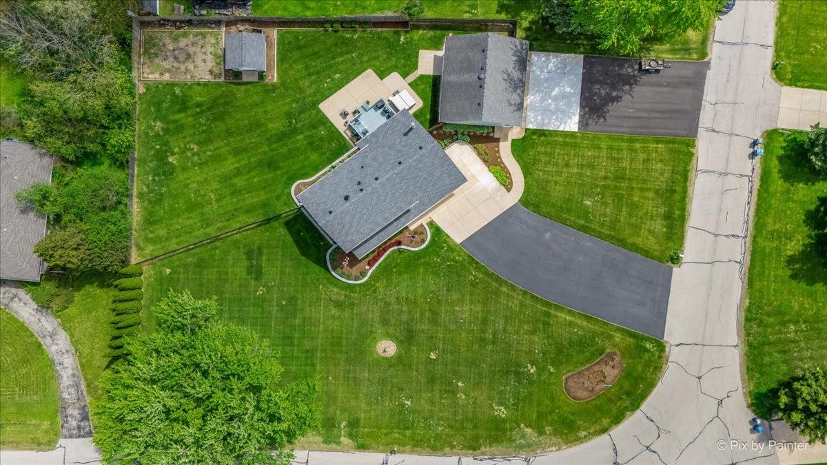 37W150 Olwin Drive, Elgin, IL 60124 37W150 Olwin Drive, Elgin, IL 60124