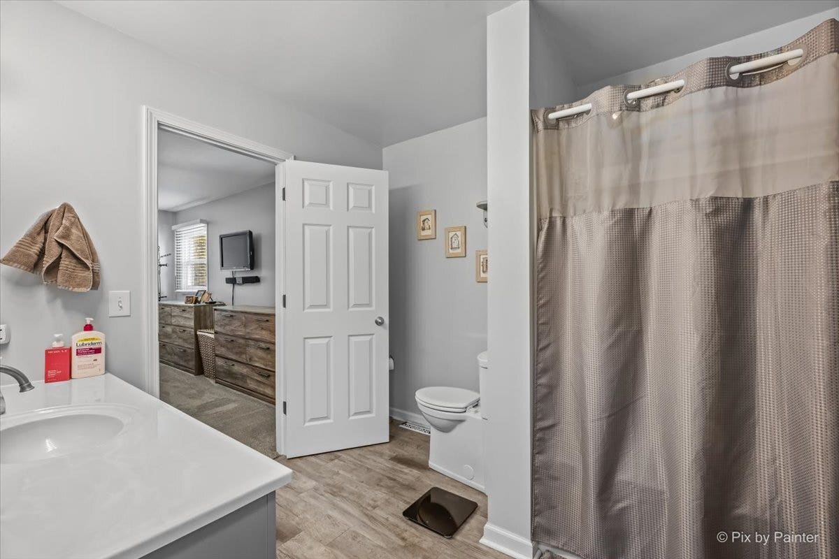 37W150 Olwin Drive, Elgin, IL 60124 37W150 Olwin Drive, Elgin, IL 60124