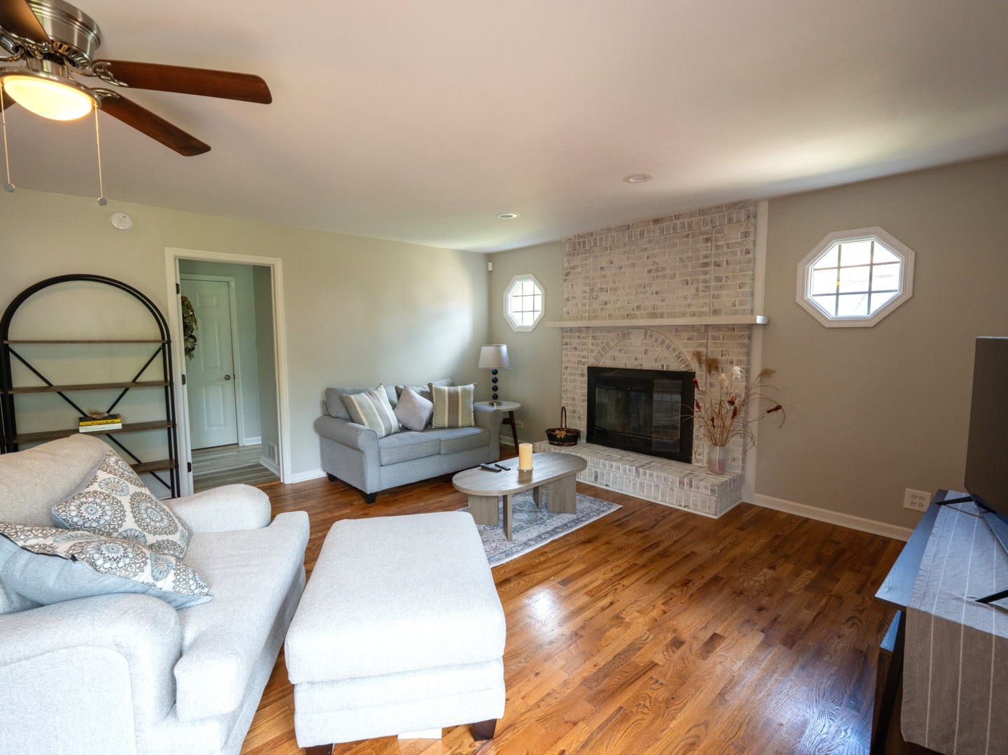 17011 Danielle Court, Oak Forest, IL 60452