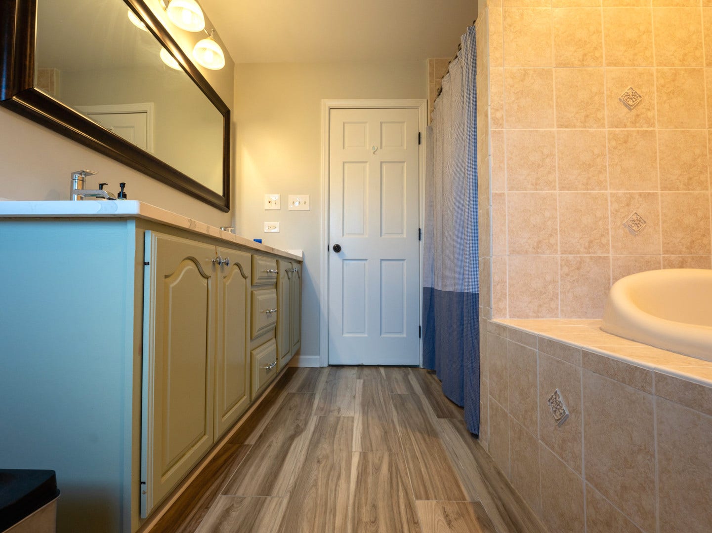 17011 Danielle Court, Oak Forest, IL 60452