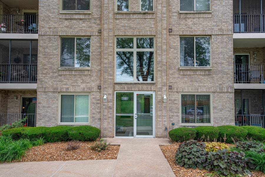 Property photo for 6810 Ridge Point Drive, #1A, Oak Forest, IL