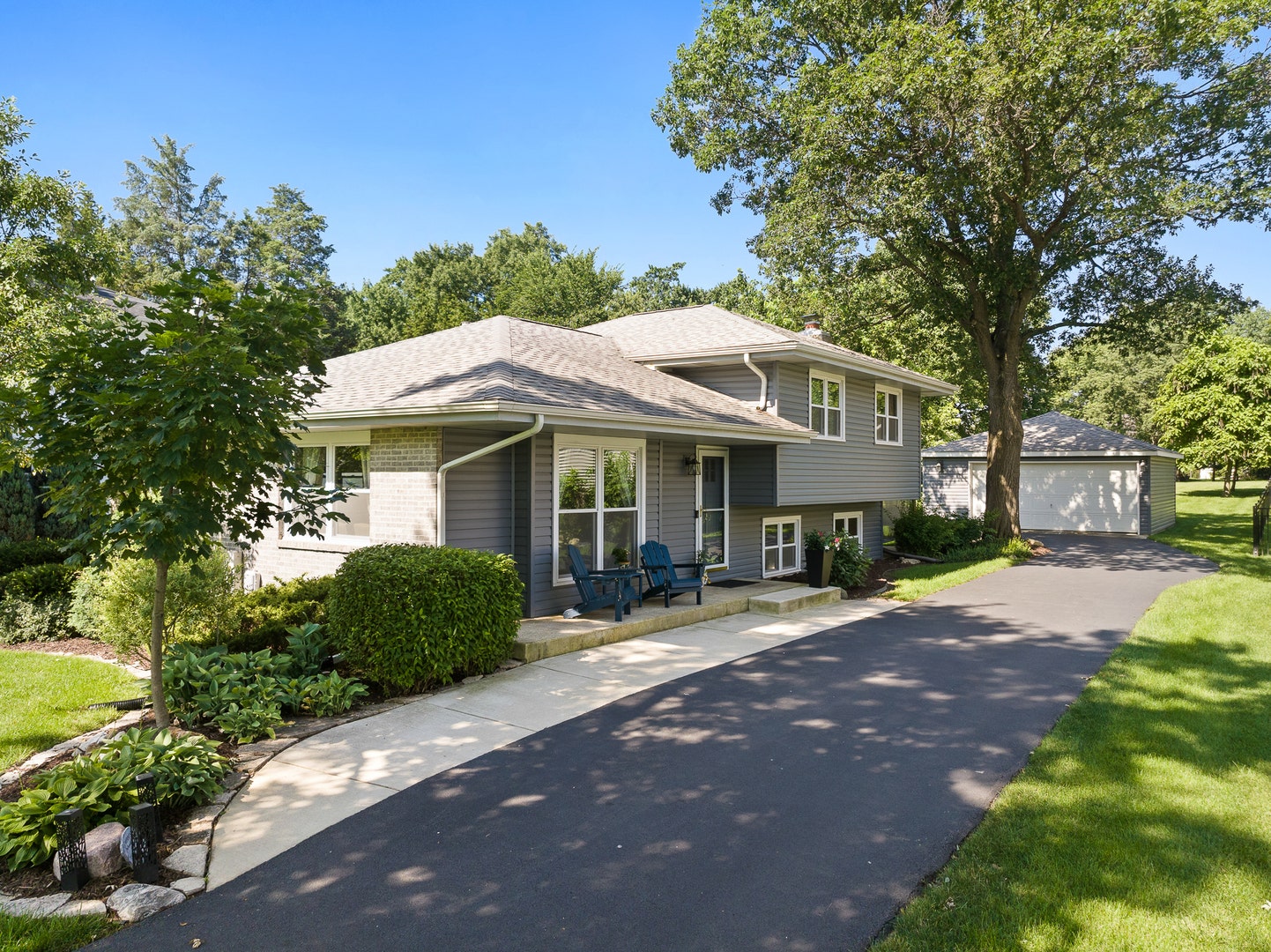 4600 Roslyn Road, Downers Grove, IL 60515 4600 Roslyn Road, Downers Grove, IL 60515