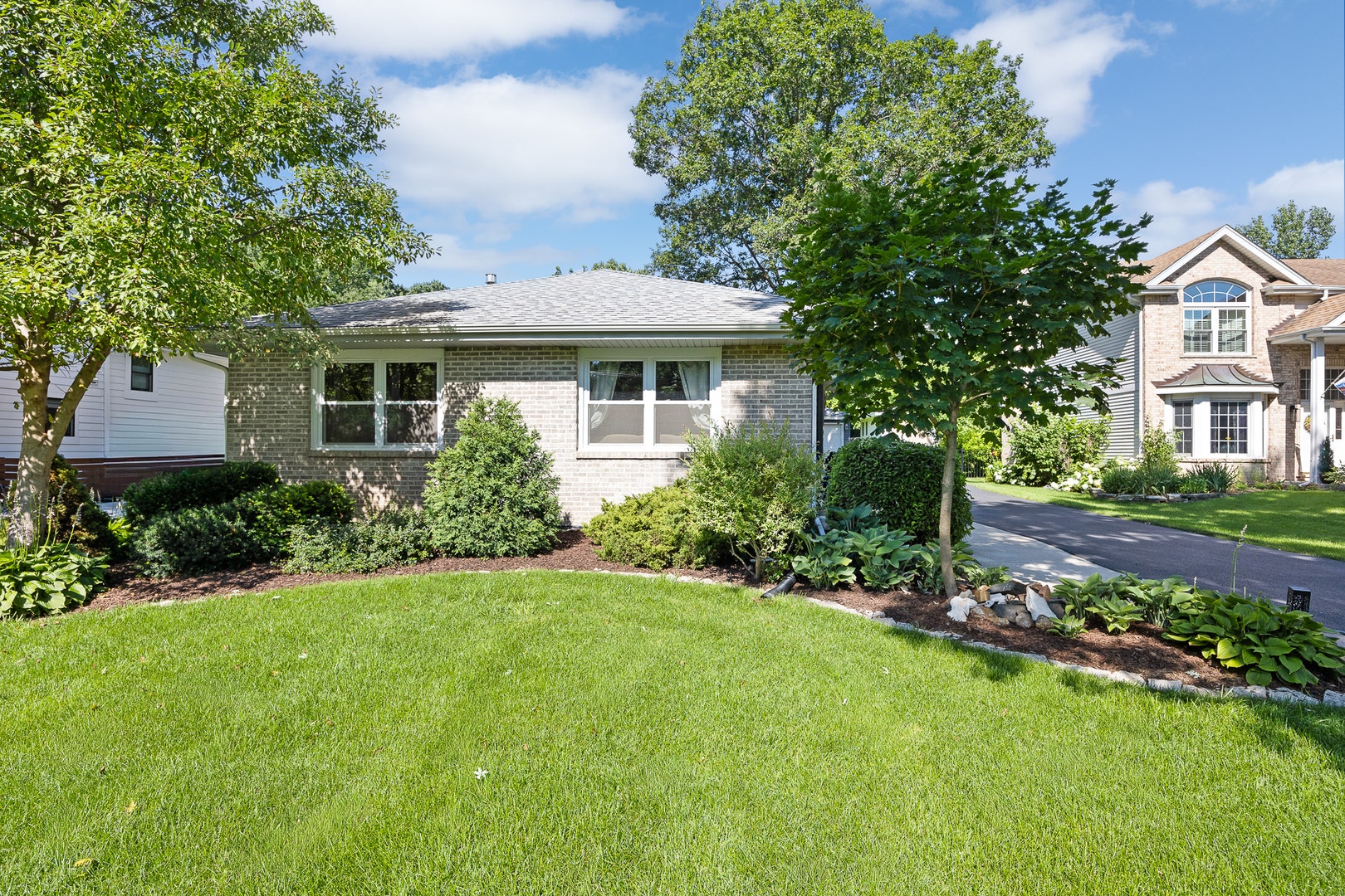 4600 Roslyn Road, Downers Grove, IL 60515 4600 Roslyn Road, Downers Grove, IL 60515