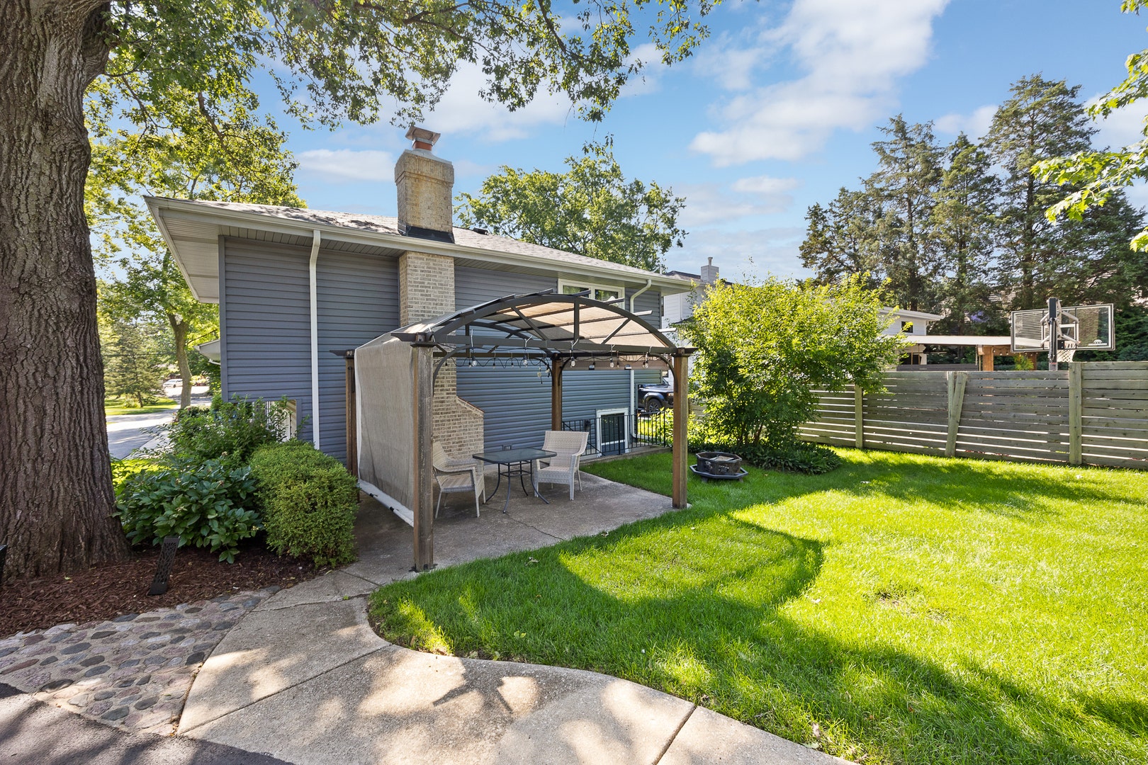 4600 Roslyn Road, Downers Grove, IL 60515 4600 Roslyn Road, Downers Grove, IL 60515