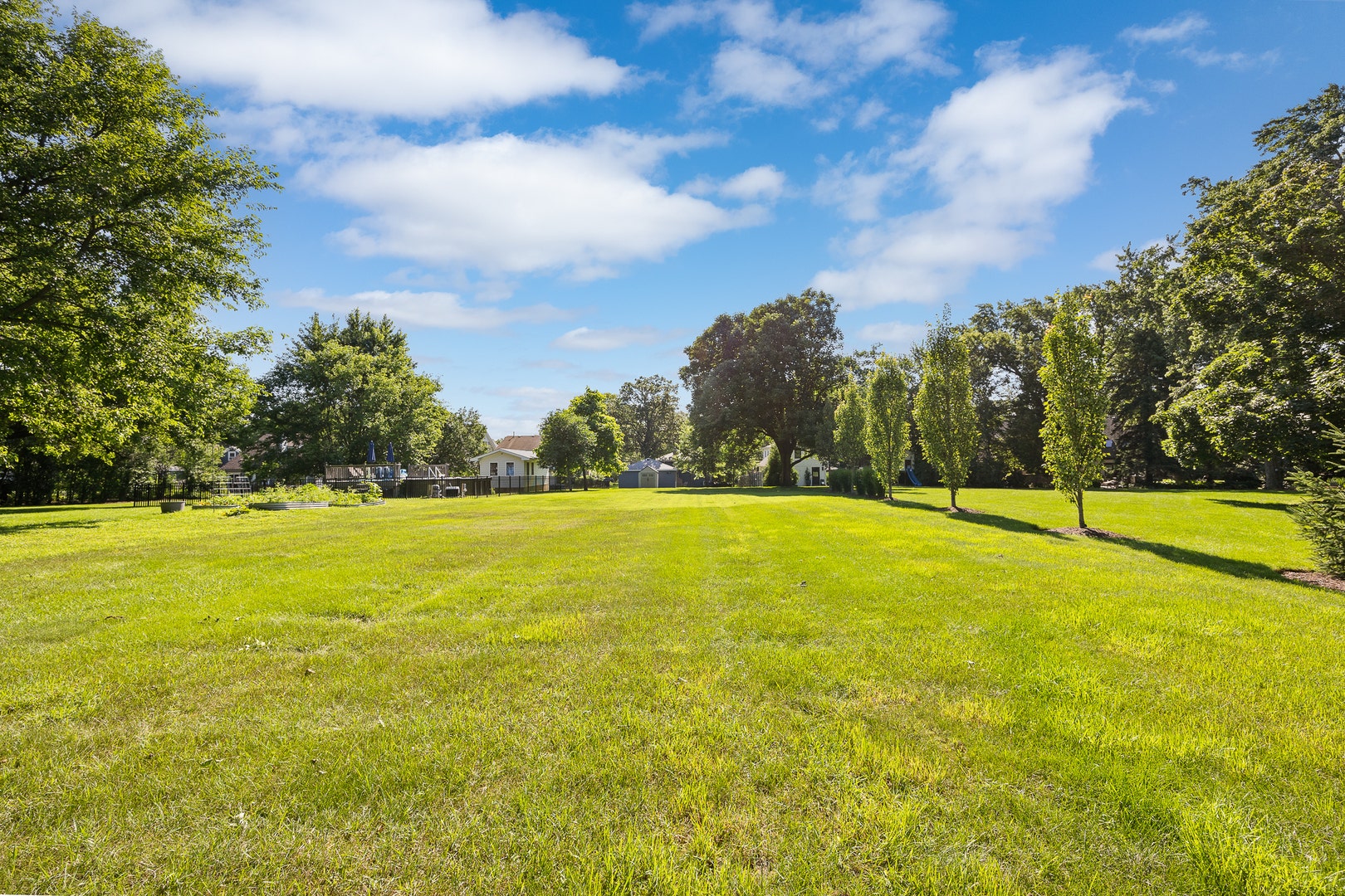 4600 Roslyn Road, Downers Grove, IL 60515 4600 Roslyn Road, Downers Grove, IL 60515