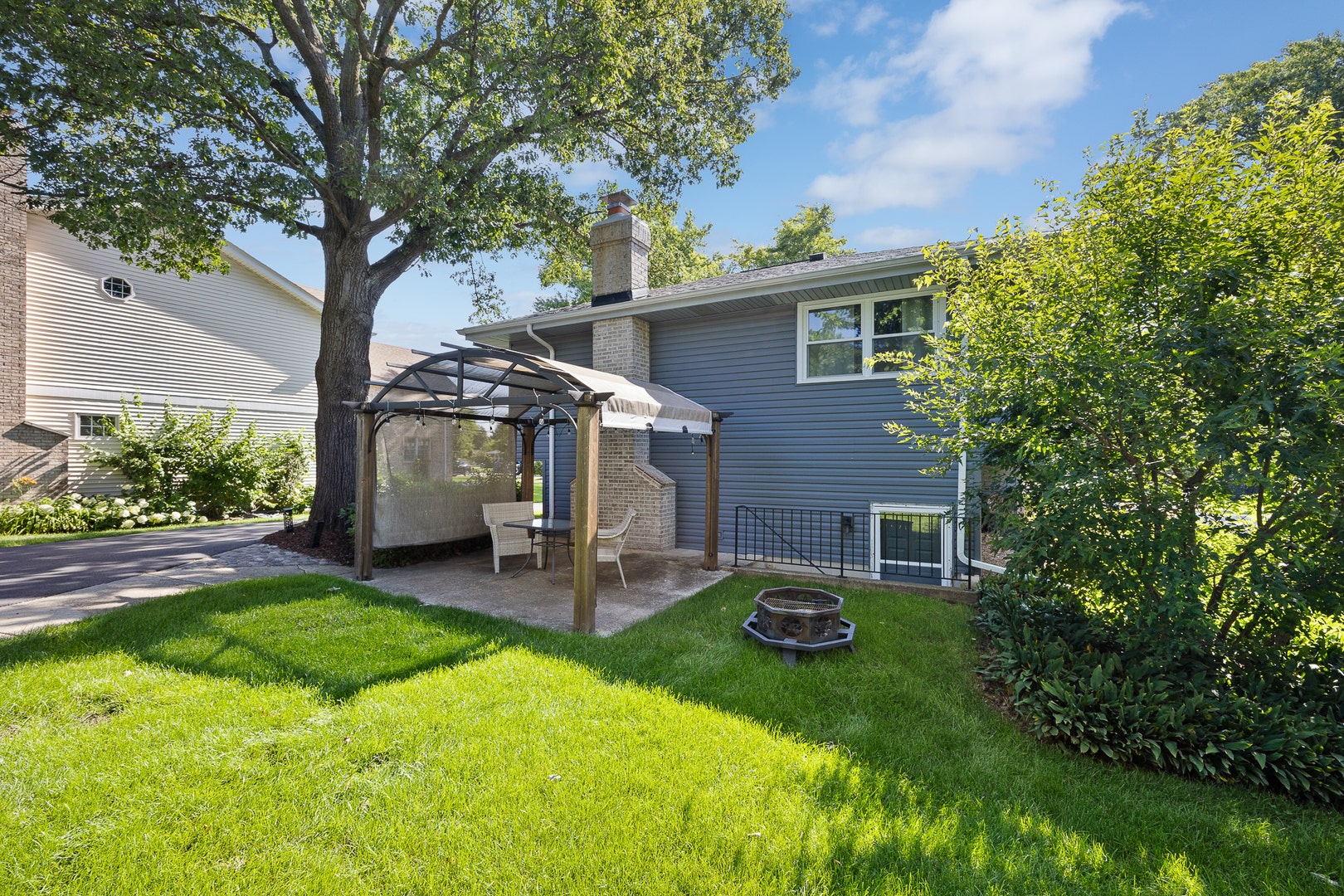 4600 Roslyn Road, Downers Grove, IL 60515 4600 Roslyn Road, Downers Grove, IL 60515