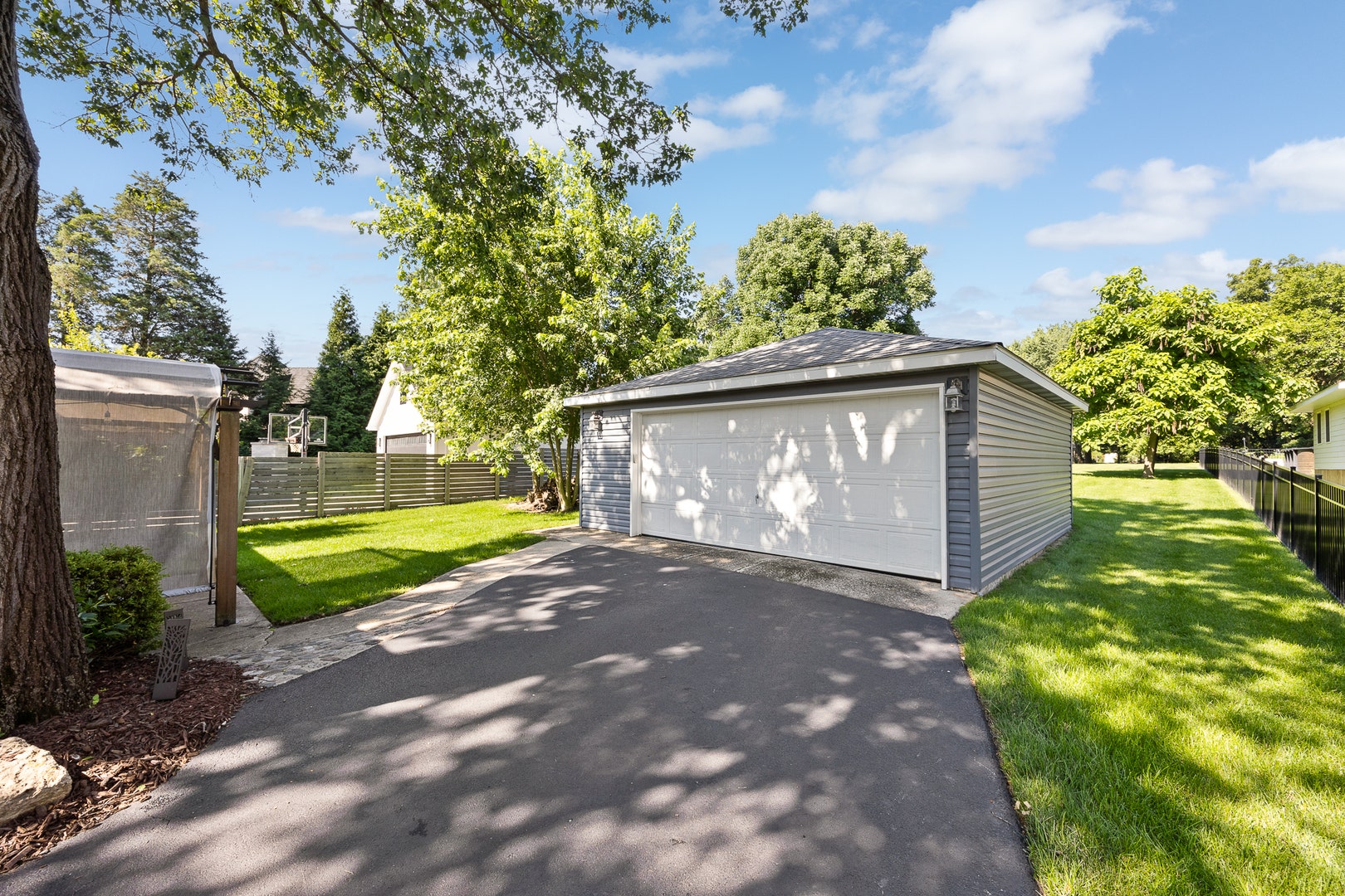 4600 Roslyn Road, Downers Grove, IL 60515 4600 Roslyn Road, Downers Grove, IL 60515