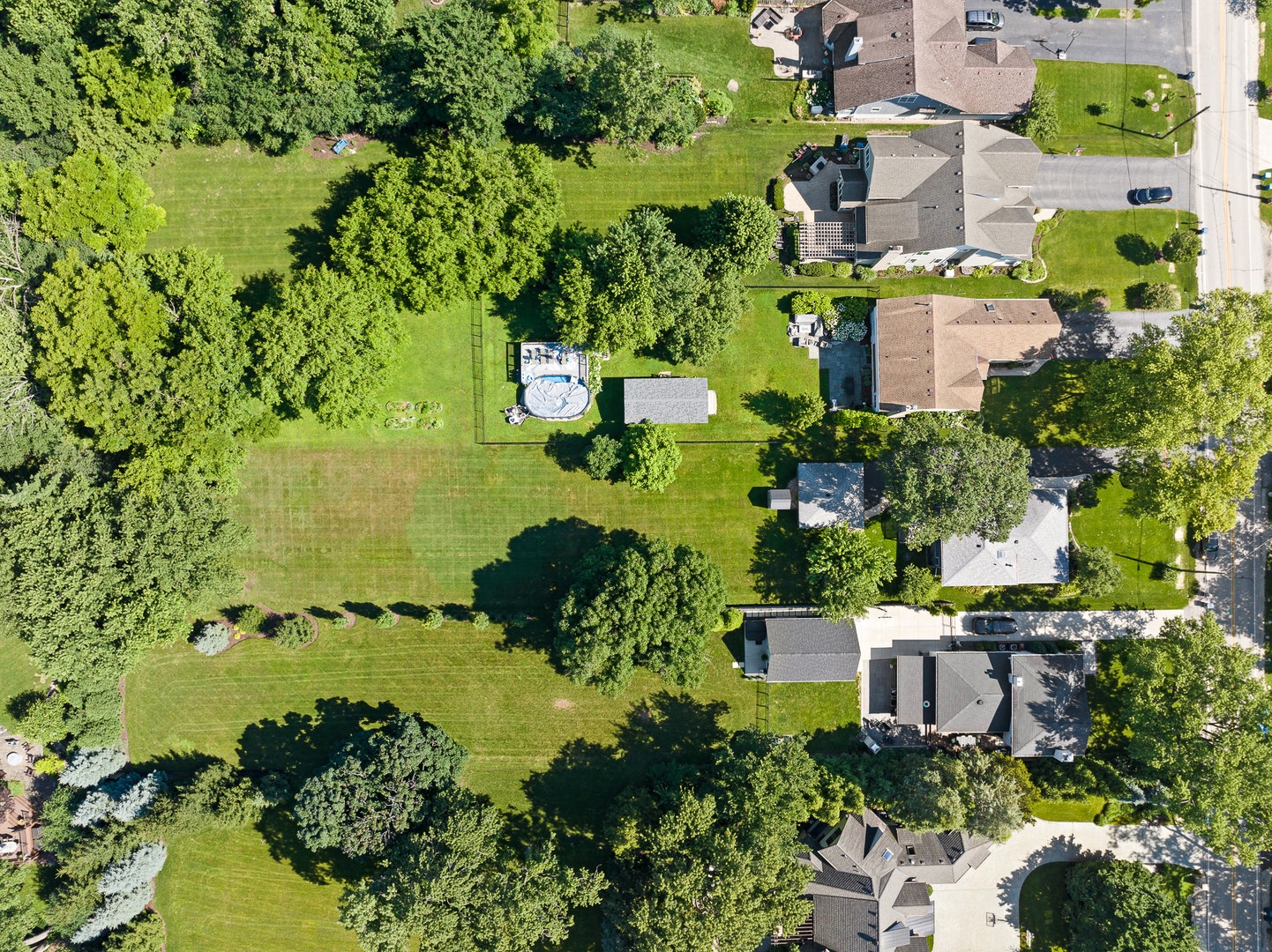 4600 Roslyn Road, Downers Grove, IL 60515 4600 Roslyn Road, Downers Grove, IL 60515