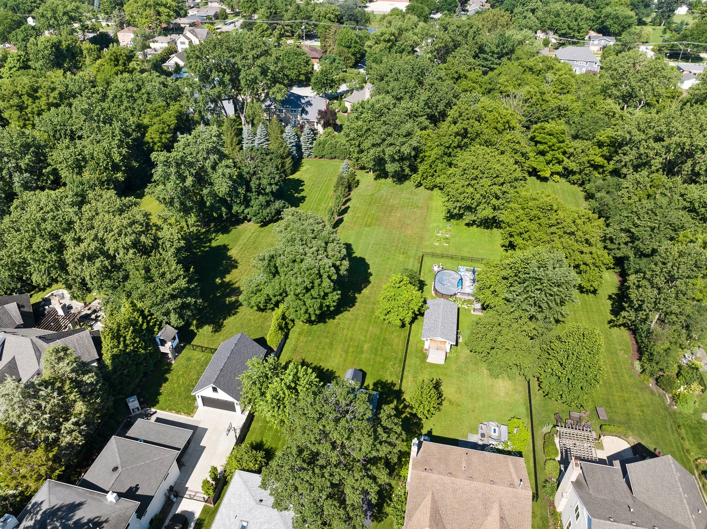 4600 Roslyn Road, Downers Grove, IL 60515 4600 Roslyn Road, Downers Grove, IL 60515