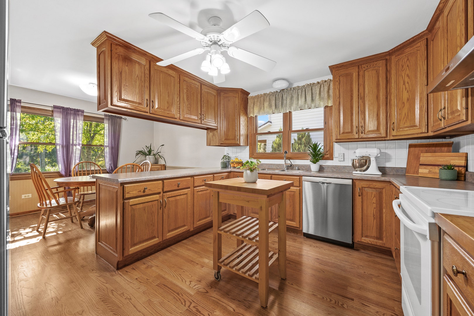 4600 Roslyn Road, Downers Grove, IL 60515 4600 Roslyn Road, Downers Grove, IL 60515