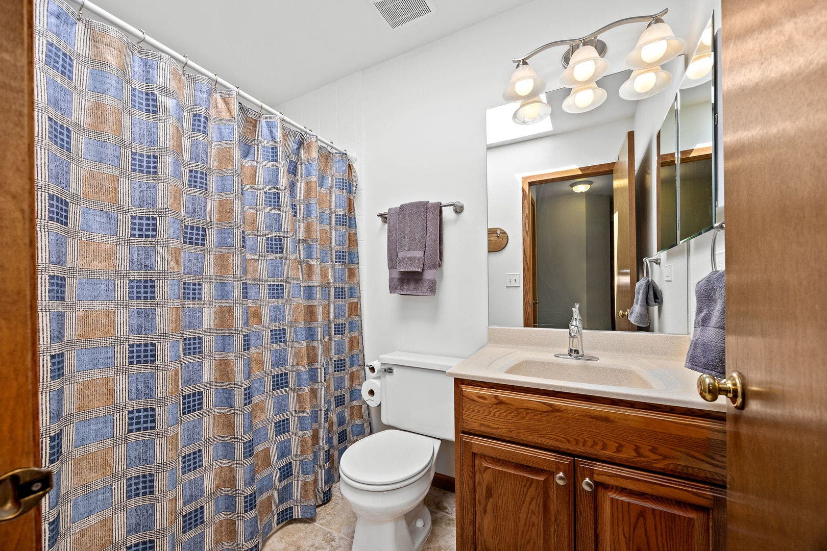 4600 Roslyn Road, Downers Grove, IL 60515 4600 Roslyn Road, Downers Grove, IL 60515