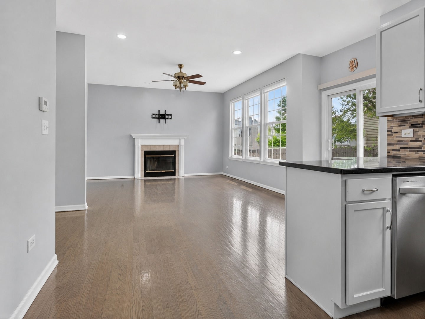 731 Sapphire Drive, Bolingbrook, IL 60490 731 Sapphire Drive, Bolingbrook, IL 60490