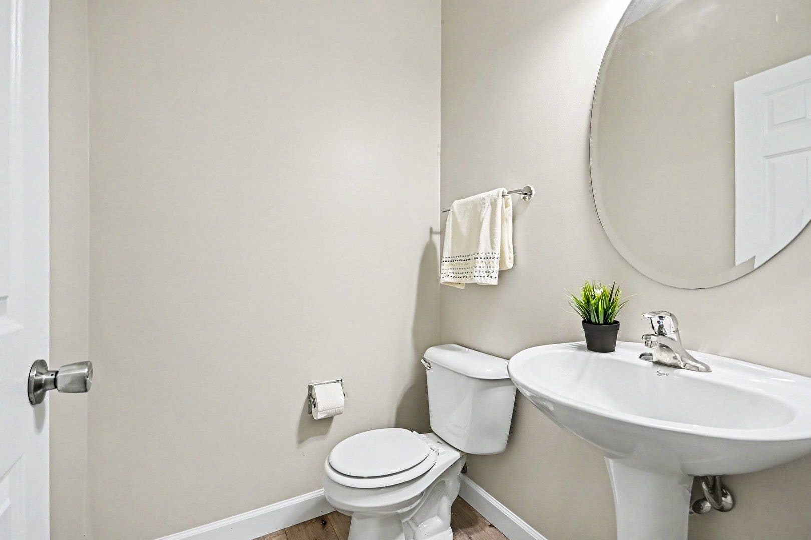 Powder room on the 1st floor.