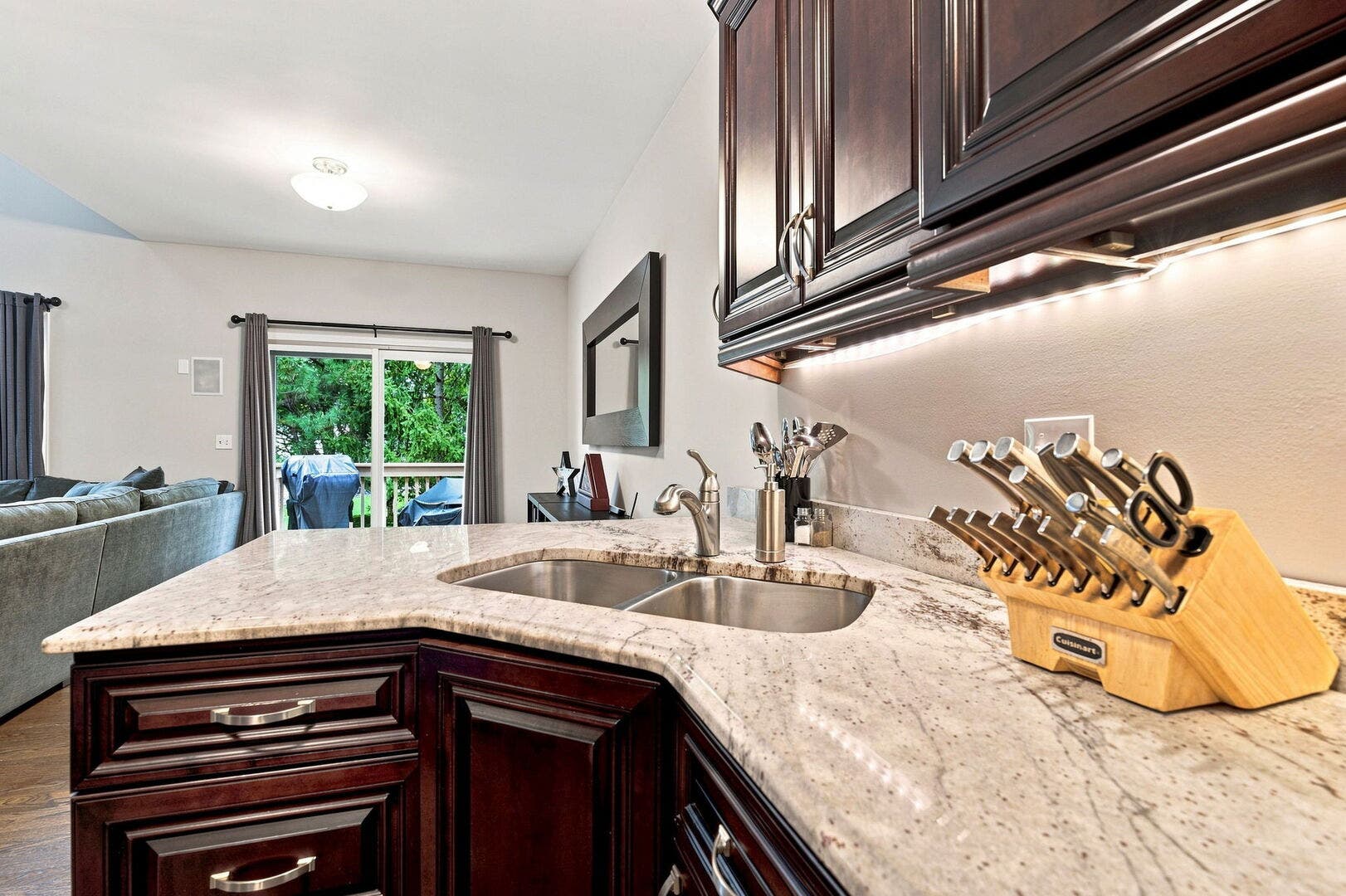 150 Santa Fe Lane, Willow Springs, IL 60480 150 Santa Fe Lane, Willow Springs, IL 60480