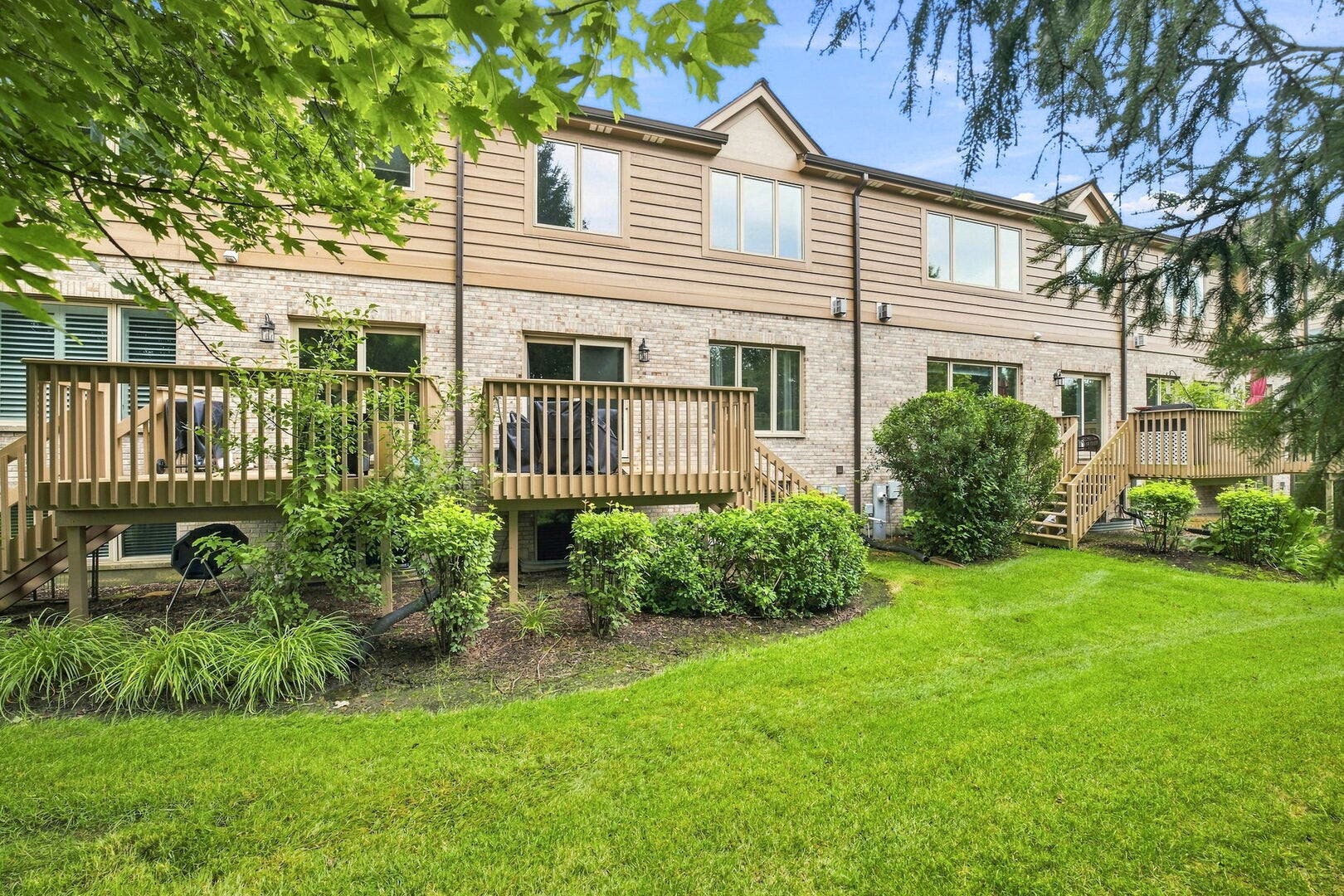 150 Santa Fe Lane, Willow Springs, IL 60480 150 Santa Fe Lane, Willow Springs, IL 60480