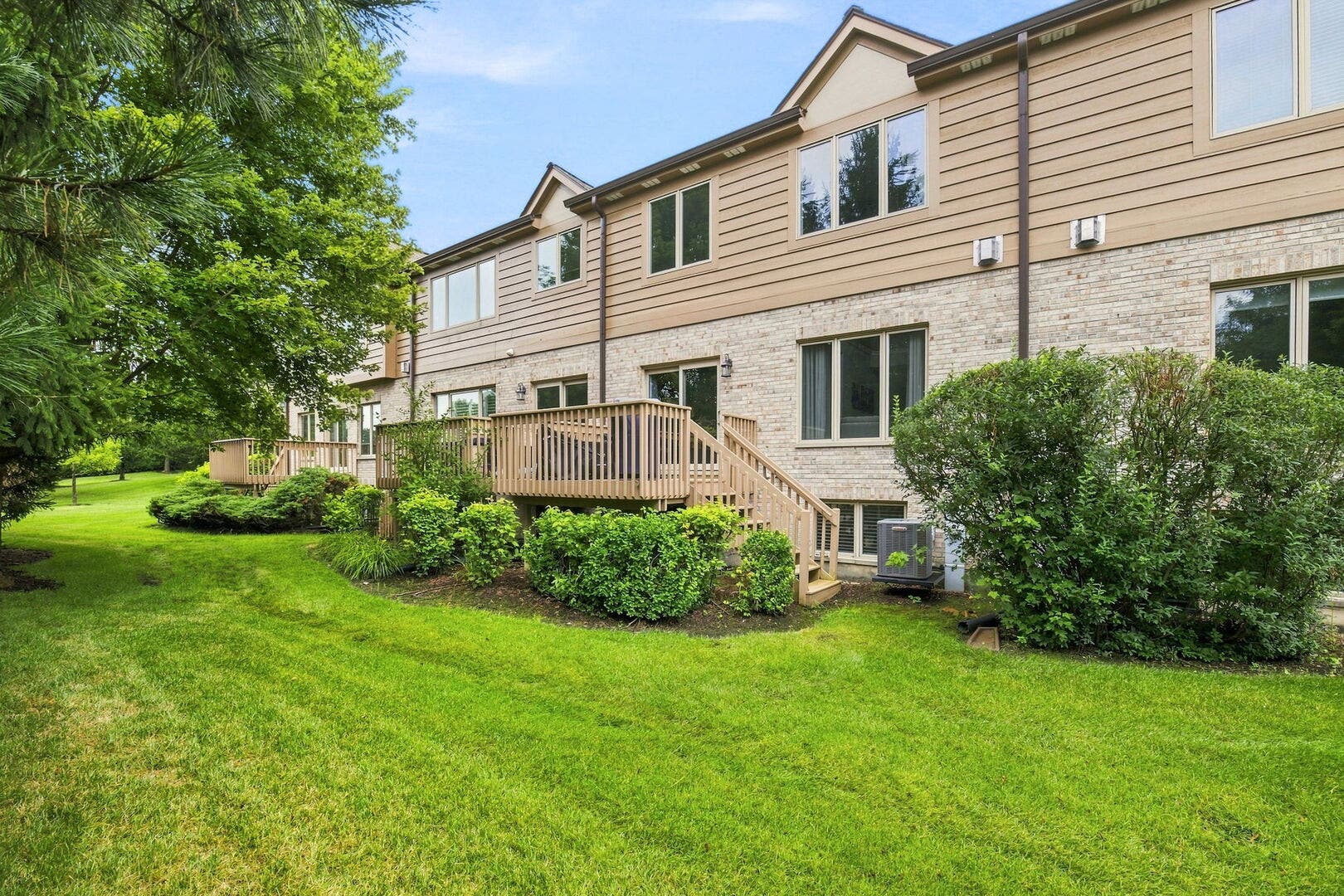 150 Santa Fe Lane, Willow Springs, IL 60480 150 Santa Fe Lane, Willow Springs, IL 60480