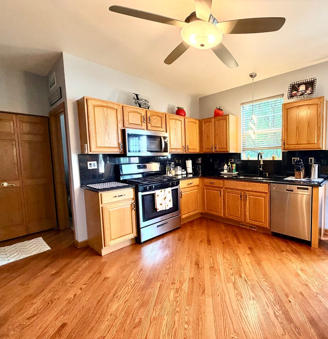 8 Fairfax Court, Bolingbrook, IL 60490 8 Fairfax Court, Bolingbrook, IL 60490