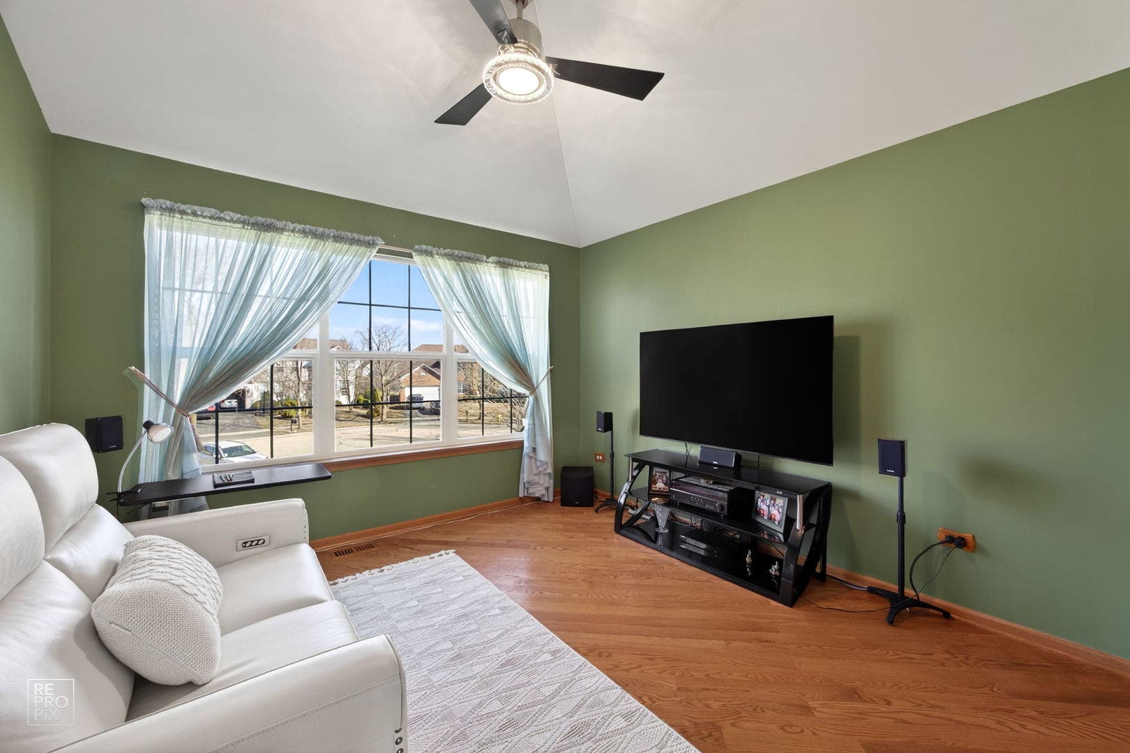 8 Fairfax Court, Bolingbrook, IL 60490 8 Fairfax Court, Bolingbrook, IL 60490