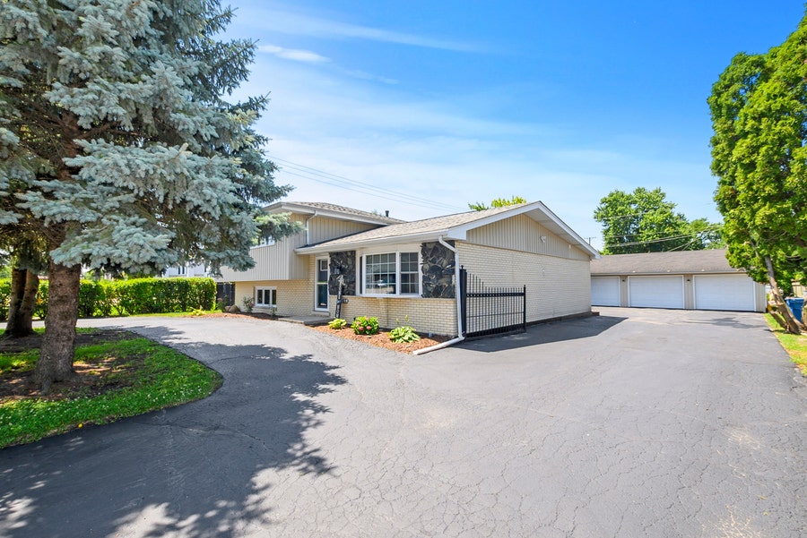 Property photo for 10248 S 80th Court, Palos Hills, IL