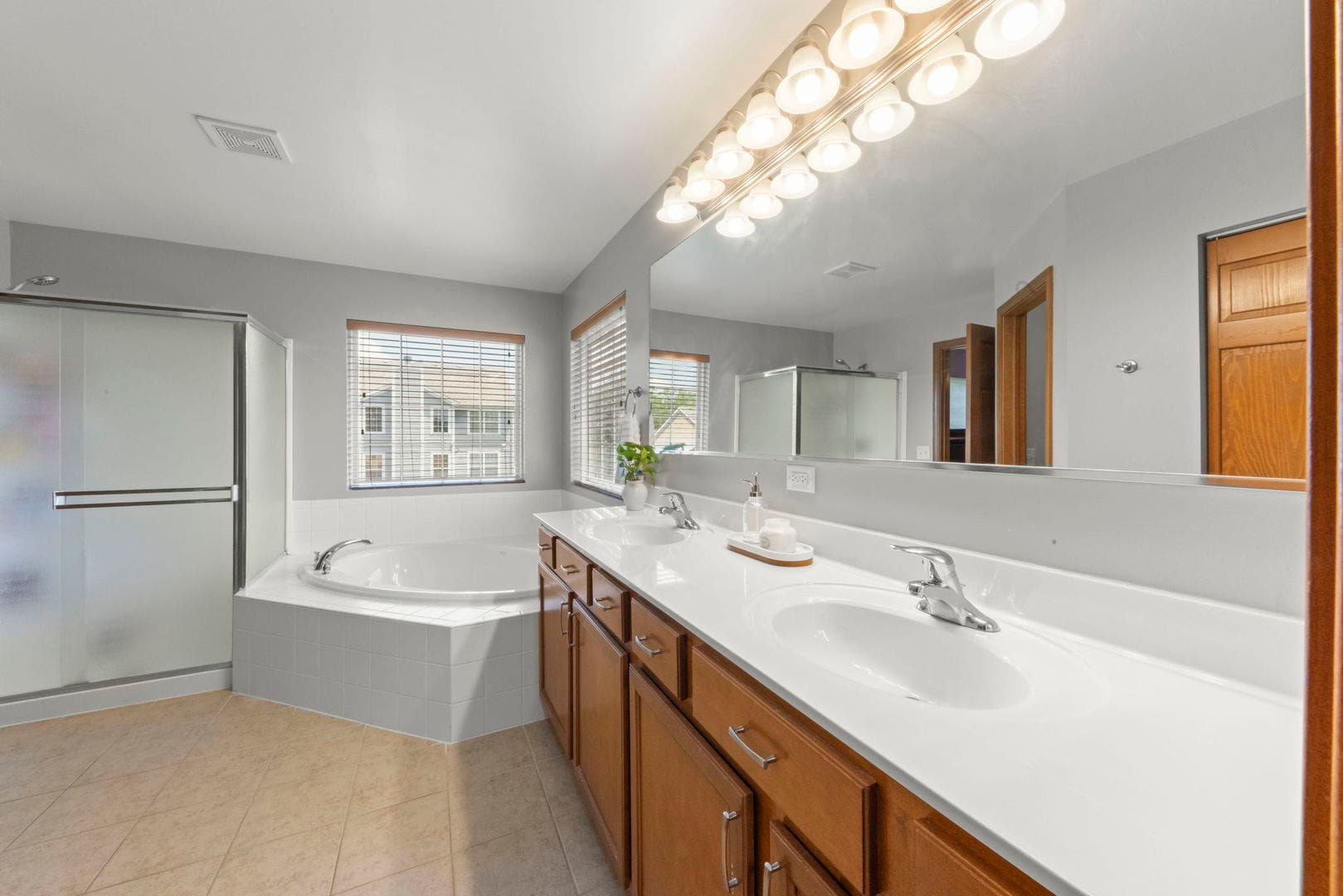 3008 Tumbleweed Way, Elgin, IL 60124 3008 Tumbleweed Way, Elgin, IL 60124