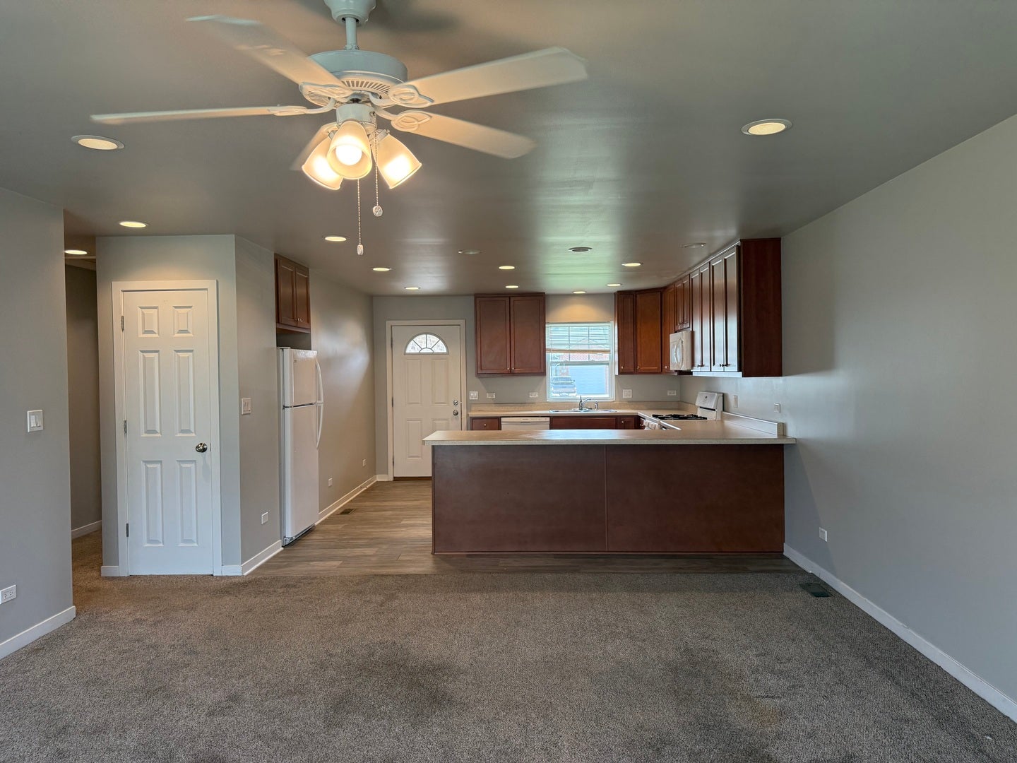 940 W Bergera Road, Braidwood, IL 60408 940 W Bergera Road, Braidwood, IL 60408